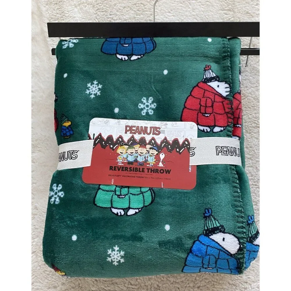 Snoopy Peanuts Puffer Jacket Snowflakes Reversible 50‎ X 70